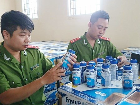 Sữa ngoại nhập lậu mới bị ph&aacute;t hiện v&agrave; thu giữ