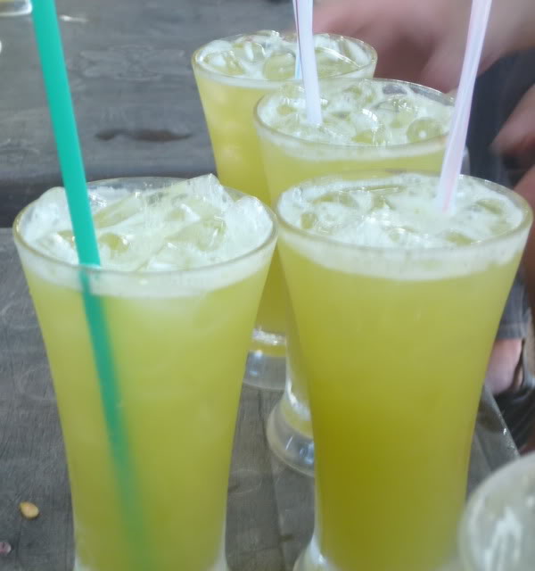 B&aacute;n nước m&iacute;a đ&aacute;