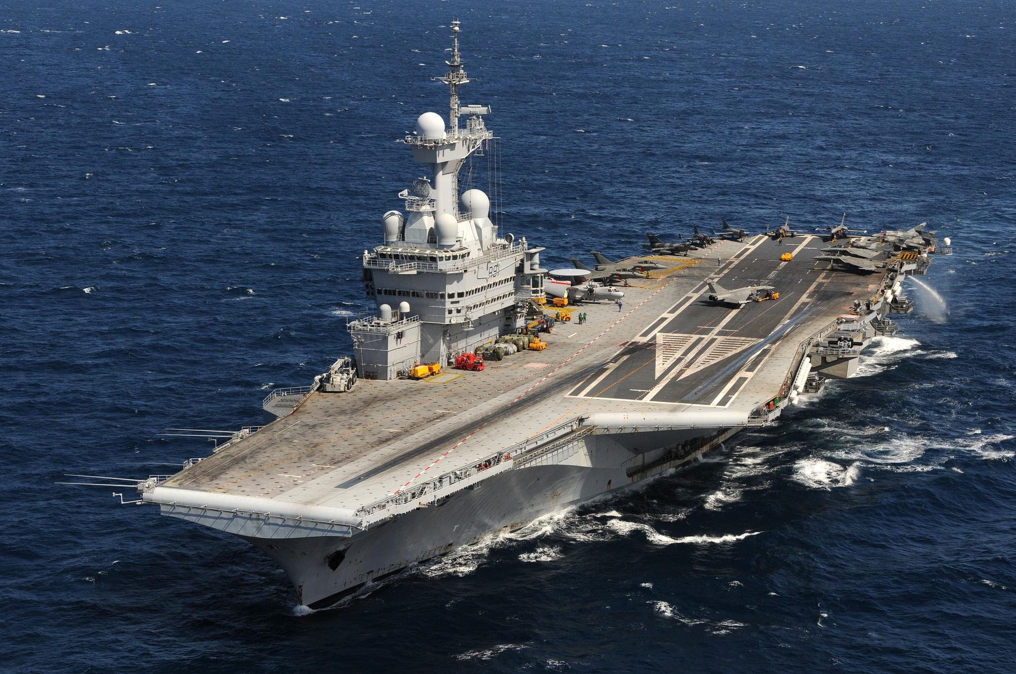 T&agrave;u s&acirc;n bay Ph&aacute;p Charles de Gaulle  của Ph&aacute;p l&agrave; t&agrave;u chiến lớn nhất hiện nay ở T&acirc;y &Acirc;u