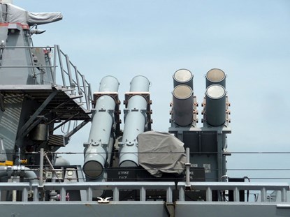 T&agrave;u khu trục USS Fitzgerald được trang bị với rất nhiều loại vũ kh&iacute; tối t&acirc;n