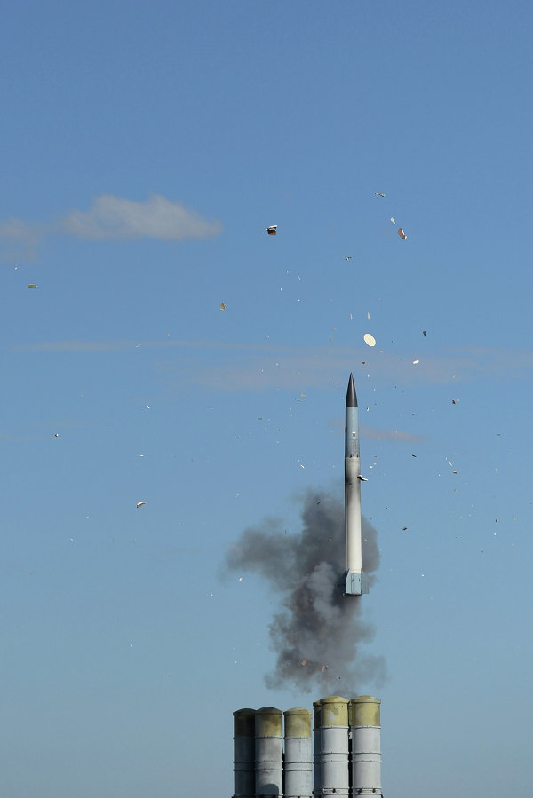 Tổ hợp t&ecirc;n lửa S-400 c&oacute; phạm vi hoạt động cực rộng l&ecirc;n đến 400km