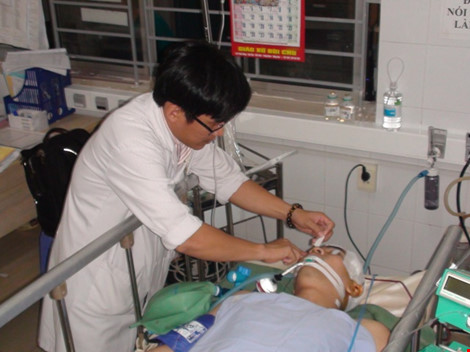 Đem s&uacute;ng hơi ra &lsquo;ngắm&rsquo;, nam thanh ni&ecirc;n bị đạn xuy&ecirc;n qua đầu