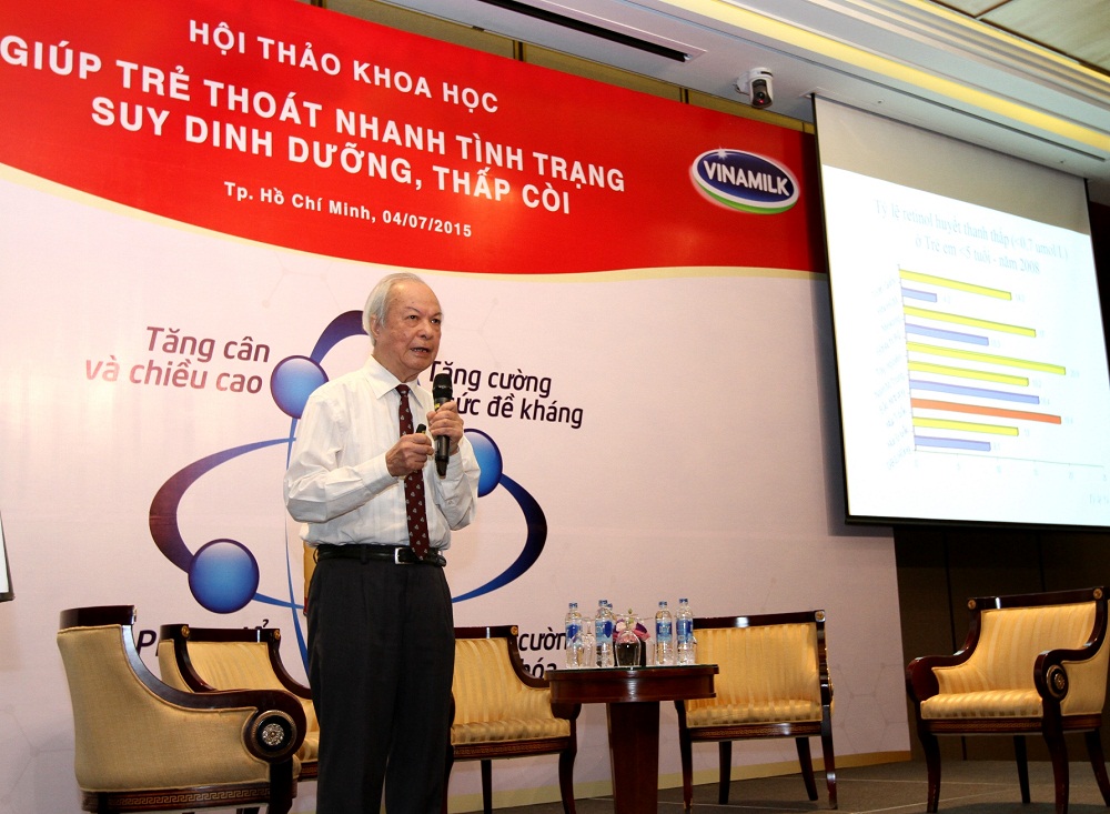 Gi&aacute;o sư - Tiến sĩ Nguyễn C&ocirc;ng Khanh, Chủ tịch Hội Nhi khoa Việt Nam chia sẻ tại hội thảo