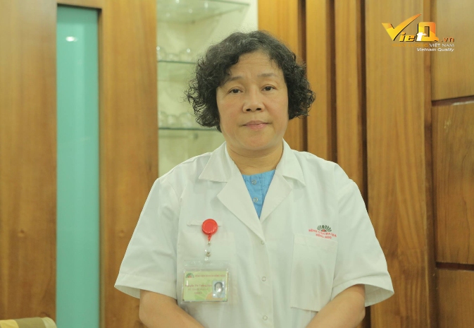 uống nước đ&aacute; bẩn