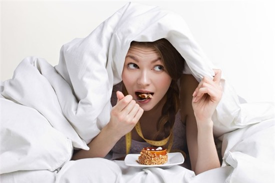 Sai lầm trong ăn uống nhất l&agrave; bữa tối dẫn tới nhiều căn bệnh nguy hiểm