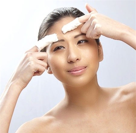 những t&aacute;c hại kh&ocirc;ng ngờ của việc nặn mun