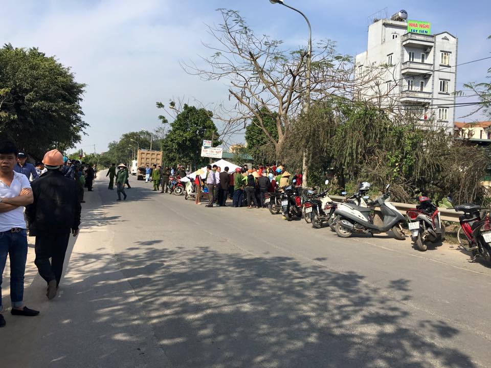 Hai vợ chồng bị chiếc xe tải c&aacute;n qua tử vong tại chỗ
