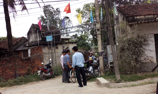 Người th&acirc;n lo mai t&aacute;ng cho ch&aacute;u b&eacute;... Đọc th&ecirc;m tại: https://nongnghiep.vn/bo-lai-xe-o-to-can-chet-con-gai-dau-long-post162031.html | NongNghiep.vn