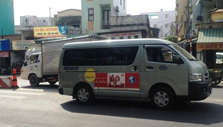 Chiếc xe &ocirc; t&ocirc; cuốn b&eacute; g&aacute;i v&agrave;o gầm tại hiện trường