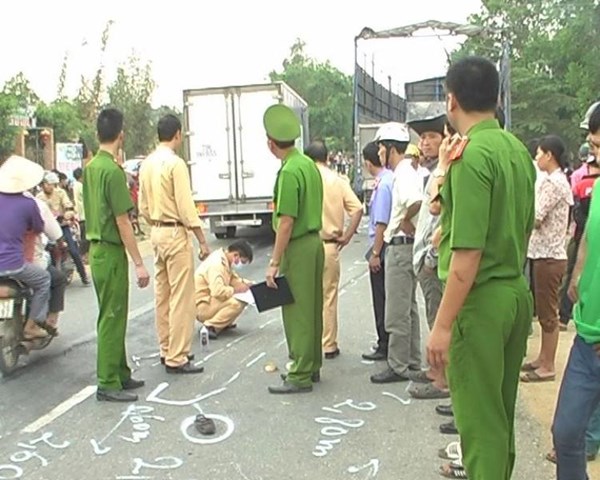 Hiện trường vụ tai nạn nơi hai cha con &ocirc;ng B&igrave;nh thiệt mạng