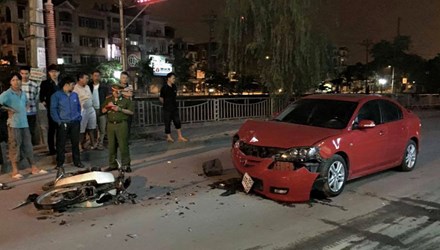 Hiện trường vụ tai nạn giao th&ocirc;ng đ&ecirc;m qua tại Khương Đ&igrave;nh, H&agrave; Nội