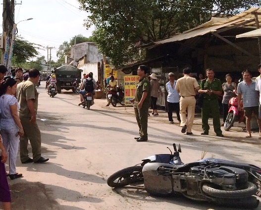 Thầy gi&aacute;o tiểu học chết thương t&acirc;m dưới gầm xe ben