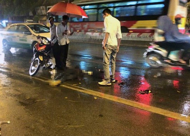 Cơ quan chức năng đang ráo riết truy tìm chiếc xe khác gây tai nạn rồi bỏ chạy Cơ quan chức năng đang ráo riết truy tìm chiếc xe khác gây tai nạn rồi bỏ chạy