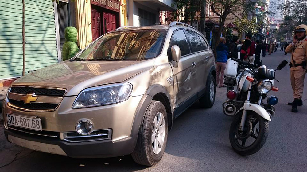 Xe Captiva bị hư hỏng nhẹ Xe Captiva bị hư hỏng nhẹ