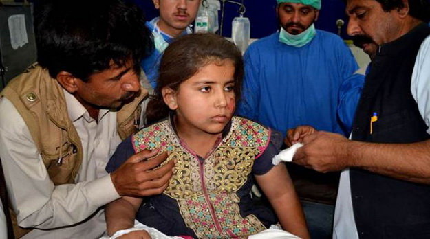 Vụ tai nạn giao th&ocirc;ng t&agrave;u trật đường ray kinh ho&agrave;ng ở Pakistan khiến 17 người chết v&agrave; 150 người bị thương