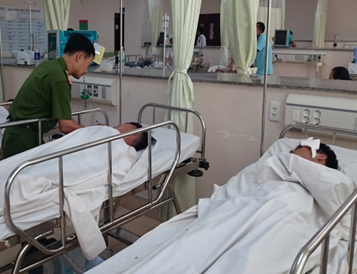 Nhiều nạn nh&acirc;n trong vụ tai nạn giao th&ocirc;ng đang được cấp cứu ở Bệnh viện B&agrave; Rịa
