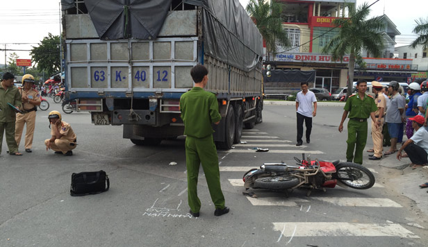 Hiện trường vụ tai nạn giao th&ocirc;ng thương t&acirc;m khiến b&agrave; bầu c&ugrave;ng thai nhi trong bụng mẹ chết thảm