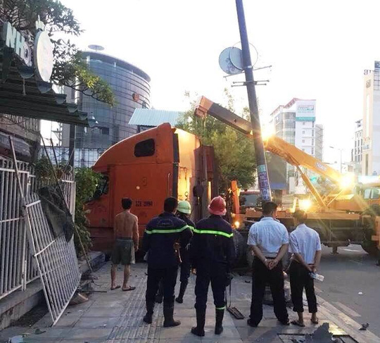 Hiện trường vụ tai nạn giao th&ocirc;ng tr&ecirc;n đường Nguyễn Văn Trỗi