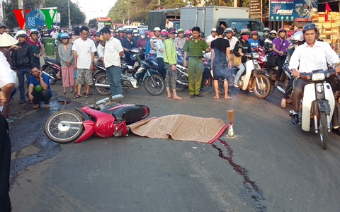 Hiện trường vụ tai nạn giao th&ocirc;ng nghi&ecirc;m trọng tr&ecirc;n đường L&ecirc; Duẩn