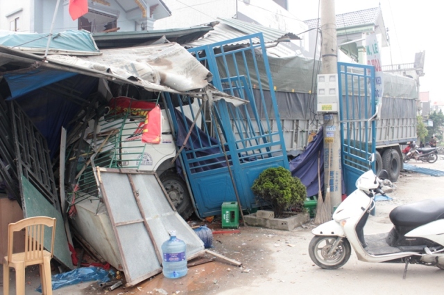 Hiện trường vụ tai nạn giao th&ocirc;ng
