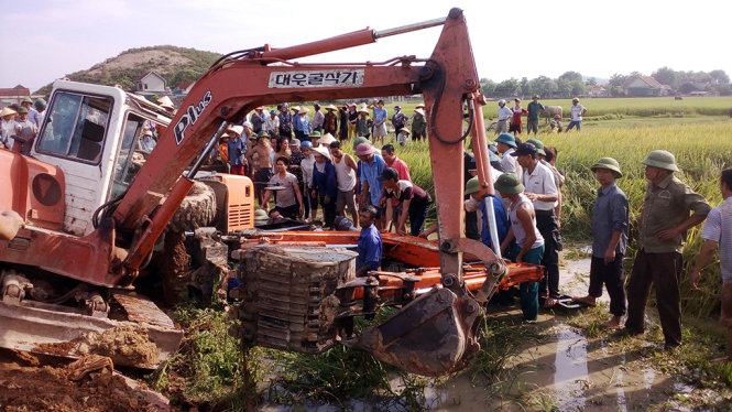 Nạn nh&acirc;n vụ tai nạn hy hữu lật m&aacute;y x&uacute;c l&agrave; con một trong gia đ&igrave;nh c&oacute; ho&agrave;n cảnh kh&oacute; khăn