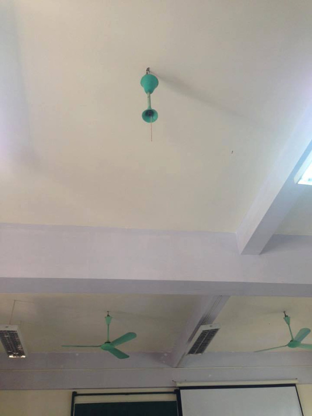 Vụ tai nạn hy hữu xảy ra ngay trong giờ học khiến sinh vi&ecirc;n hốt hoảng