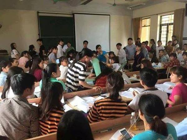 Trước đ&oacute; ở trường Đại học Thương mại (H&agrave; Nội) cũng xảy ra vụ tai nạn hy hữu tương tự khiến 2 sinh vi&ecirc;n bị thương