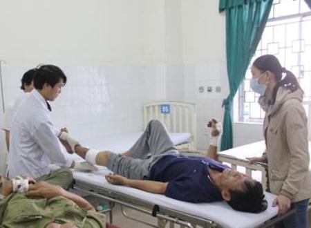 Nạn nhân bị thương vẫn còn bàng hoàng, hoảng hốt sau vụ tai nạn giao thông thảm khốc Nạn nhân bị thương vẫn còn bàng hoàng, hoảng hốt sau vụ tai nạn giao thông thảm khốc