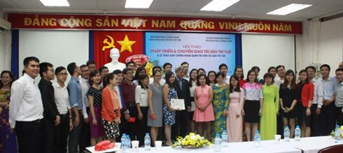 Thứ trưởng Bộ KH&CN Trần Việt Thanh v&agrave; c&aacute;c Quản trị vi&ecirc;n t&agrave;i sản tr&iacute; tuệ tại hội thảo