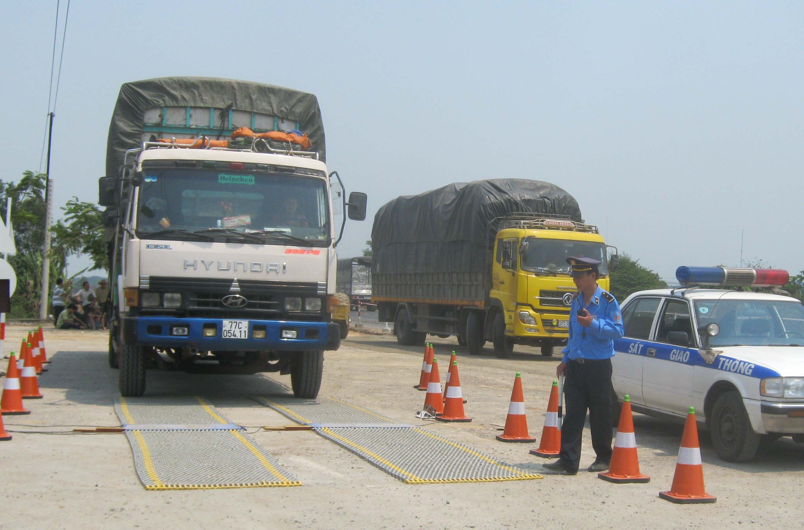 Xe chở qu&aacute; tải
