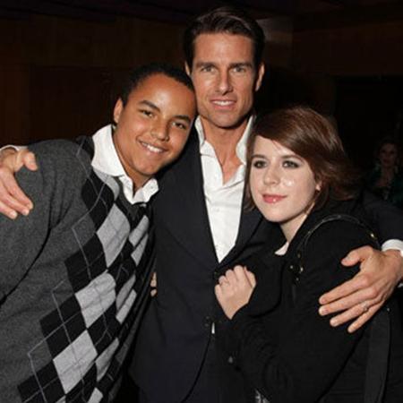 T&agrave;i tử Tom Cruise chụp ảnh c&ugrave;ng hai người con nu&ocirc;i
