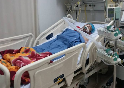 Hiện bệnh nh&acirc;n được thở m&aacute;y, chức năng sống chỉ c&ograve;n một ch&uacute;t