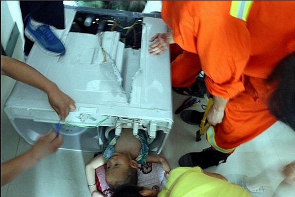 Nhiều trường hợp tai nạn do m&aacute;y giặt rất thương t&acirc;m diễn ra