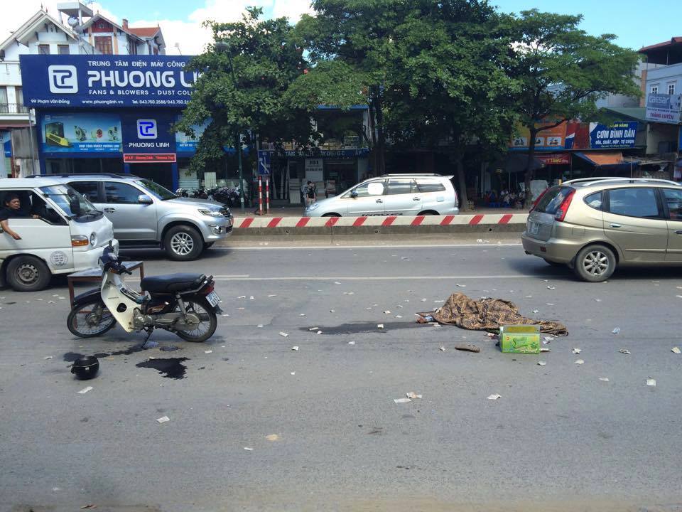 Va chạm với xe chở r&aacute;c một người đ&agrave;n &ocirc;ng tử nạn