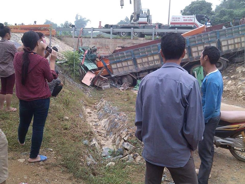 Tai nạn tr&ecirc;n cao tốc Nội B&agrave;i - L&agrave;o Cai