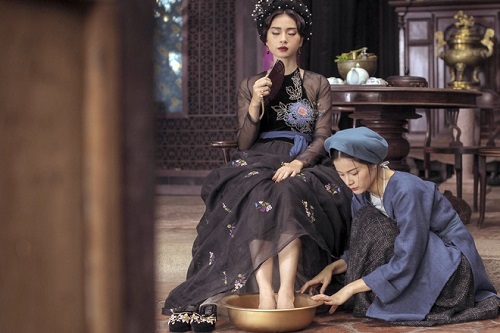 Ninh Dương Lan Ngọc h&oacute;a &lsquo;&aacute;c nữ&rsquo; trong &lsquo;Tấm C&aacute;m: Chuyện chưa kể&rsquo;