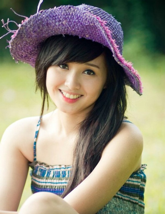 T&acirc;m T&iacute;t rất s&agrave;nh điệu v&agrave; nhanh ch&oacute;ng trở th&agrave;nh biểu tượng cho c&aacute;c hot girl thế hệ mới với kiểu t&oacute;c duỗi thẳng