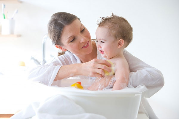 Tắm đ&uacute;ng c&aacute;ch để chăm s&oacute;c trẻ sơ sinh tốt nhất