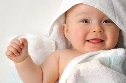 Trước khi tắm cho trẻ sơ sinh trong m&ugrave;a đ&ocirc;ng, mẹ cần chuẩn bị đầy đủ nước ấm v&agrave; đồ d&ugrave;ng
