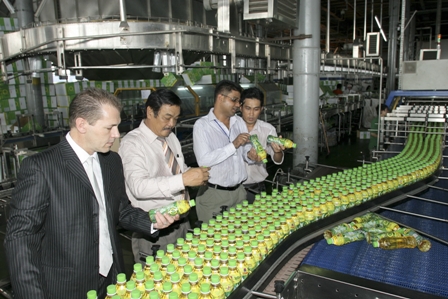 T&acirc;n Hiệp Ph&aacute;t khẳng định c&oacute; sự bịa đặt trong vụ con ruồi trong chai nước tăn lực