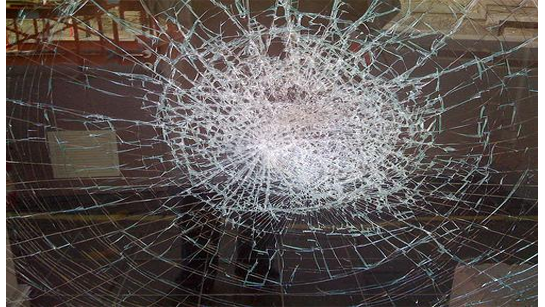 khi bị vỡ, c&aacute;c mảnh vỡ n&agrave;y được giữ lại, kh&ocirc;ng văng ra g&acirc;y nguy hiểm.