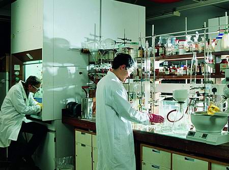 đ&atilde; chế tạo th&agrave;nh c&ocirc;ng vật liệu x&uacute;c t&aacute;c quang tự l&agrave;m sạch