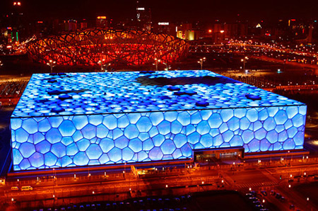  ETFE đ&atilde; c&oacute; thể tạo ra h&agrave;ng ng&agrave;n m&eacute;t vu&ocirc;ng m&aacute;i v&ograve;m với vẻ đẹp ấn tượng v&agrave; khả năng chống chịu nhiệt độ cực cao