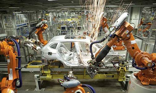 Với 60 c&aacute;nh tay robot l&agrave;m việc 24 giờ một ng&agrave;y tr&ecirc;n 10 d&acirc;y chuyền sản xuất, năng suất chất lượng của C&ocirc;ng ty Changying (Trung Quốc) đ&atilde; tăng vọt