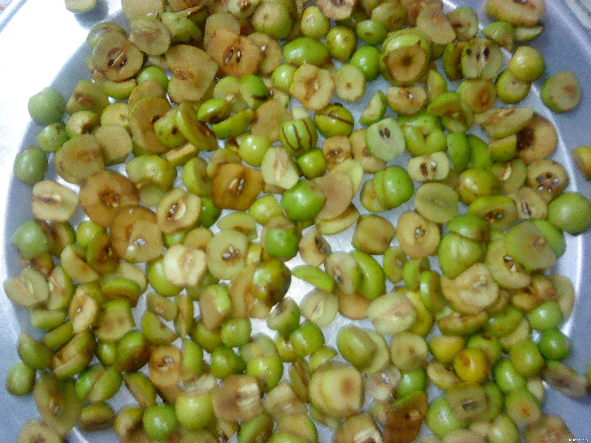 Chọn t&aacute;o m&egrave;o tươi, vỏ v&agrave;ng kh&ocirc;ng bị ủng để ng&acirc;m với đường, rượu hoặc l&agrave;m dấm t&aacute;o m&egrave;o