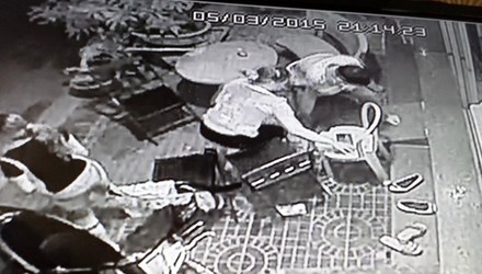H&igrave;nh ảnh &ocirc;ng Hậu bị tạt axit được camera an ninh ghi lại