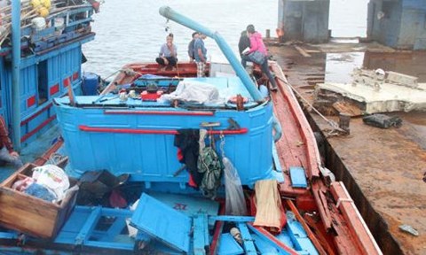 T&agrave;u c&aacute; Quảng Ng&atilde;i bị hư hỏng nặng, thiệt hại l&ecirc;n đến 3,5 tỷ đồng