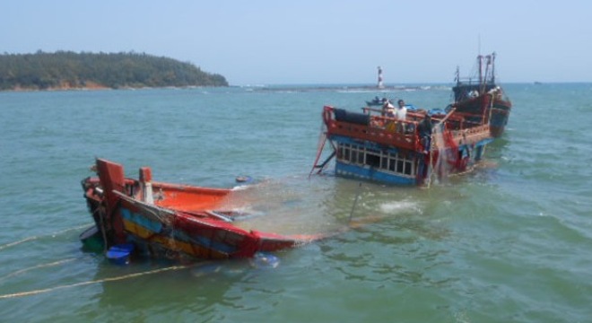 May mắn l&agrave; c&aacute;c ngư d&acirc;n tr&ecirc;n t&agrave;u c&aacute; Quảng Ng&atilde;i gặp nạn đều an to&agrave;n