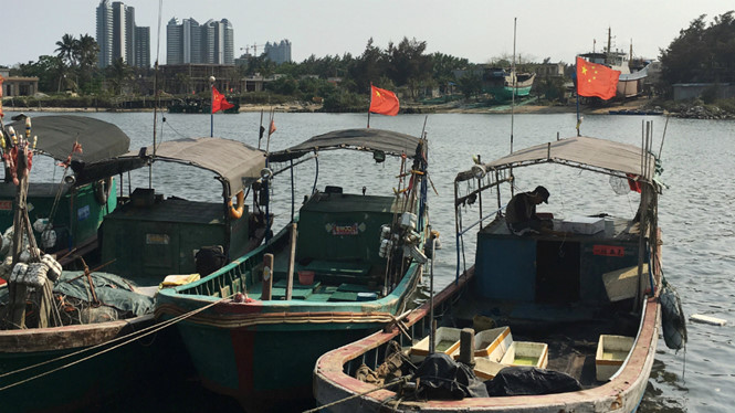 Ph&iacute;a Manila cho hay 2 t&agrave;u c&aacute; Trung Quốc kh&ocirc;ng c&oacute; giấy tờ hợp lệ để đi qua v&ugrave;ng biển Philippines