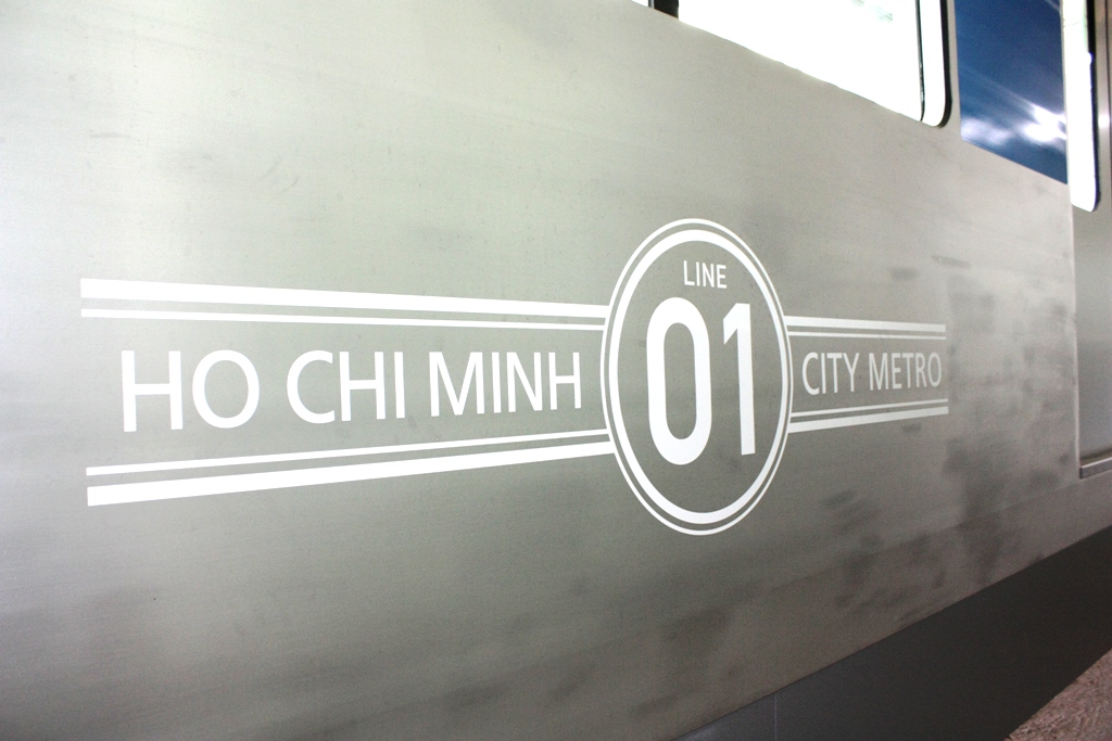 Tuyến gồm hai đoạn đi ngầm và trên cao với tổng cộng 14 ga (trong đó có 3 ga ngầm và 11 ga trên cao) cùng một depot.